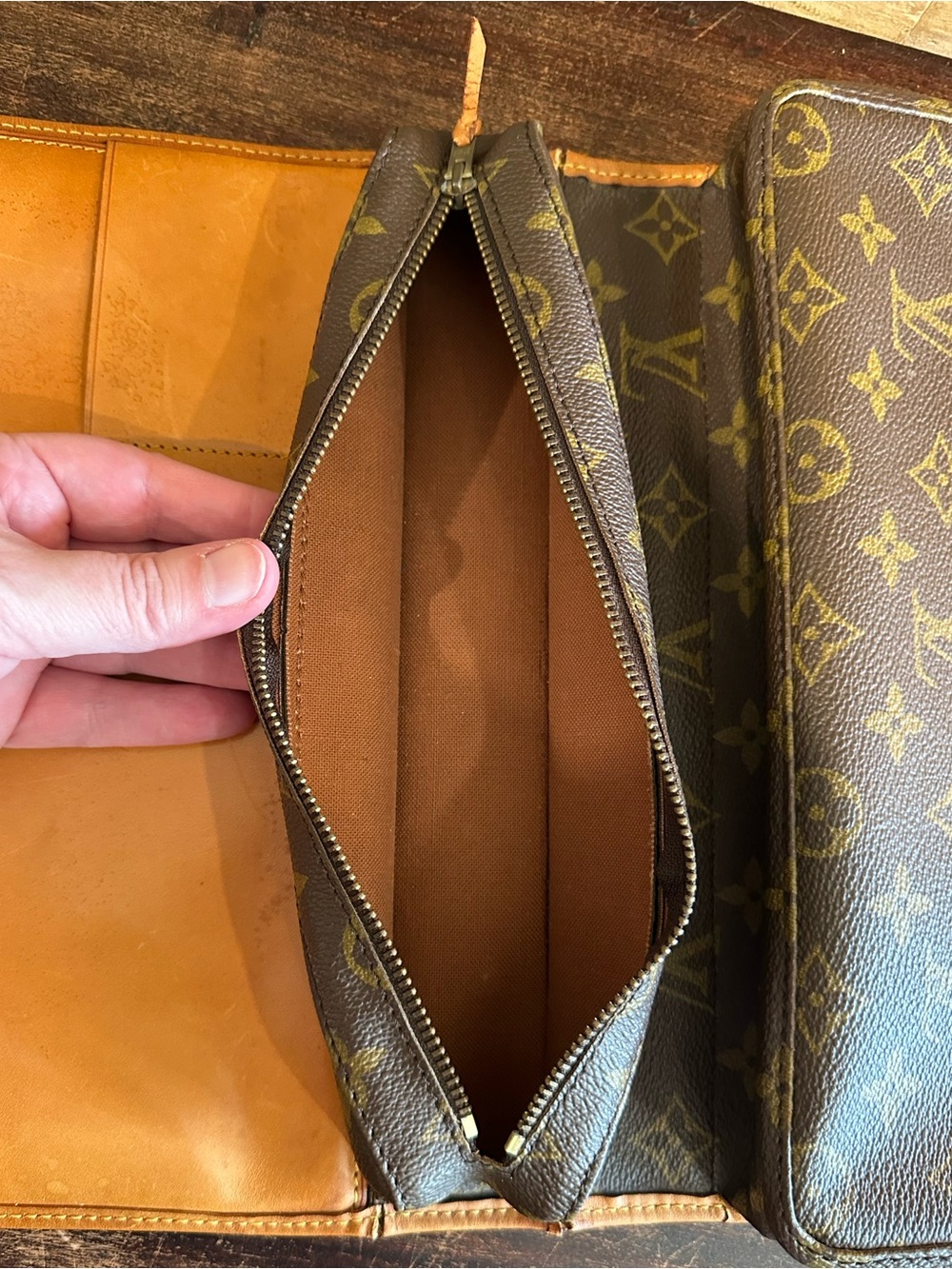 Rare Vintage Louis Vuitton Portable Serviette Crossbody ✨ Comes with COA - Picture 10 of 16
